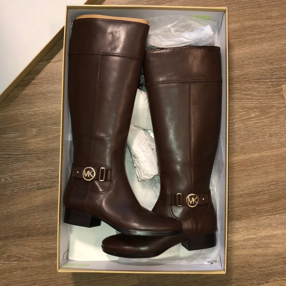 never worn sz. 7.5 Michael Kors boots!